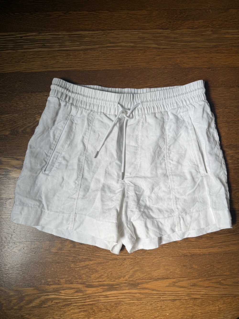 Athleta Retreat Linen Mid Rise 4" Short